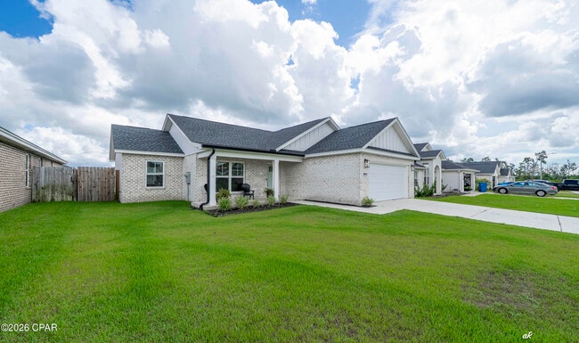 Photo - 3800 Redbud Wy