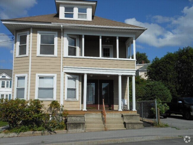 Building Photo - 677 Belmont St Rental
