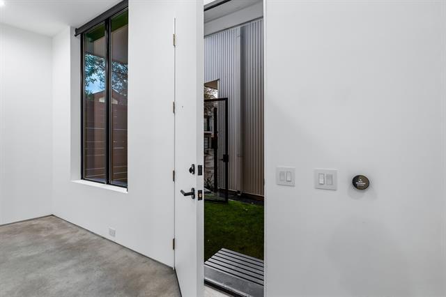 Photo - 2422 N Carroll Ave Unit 2