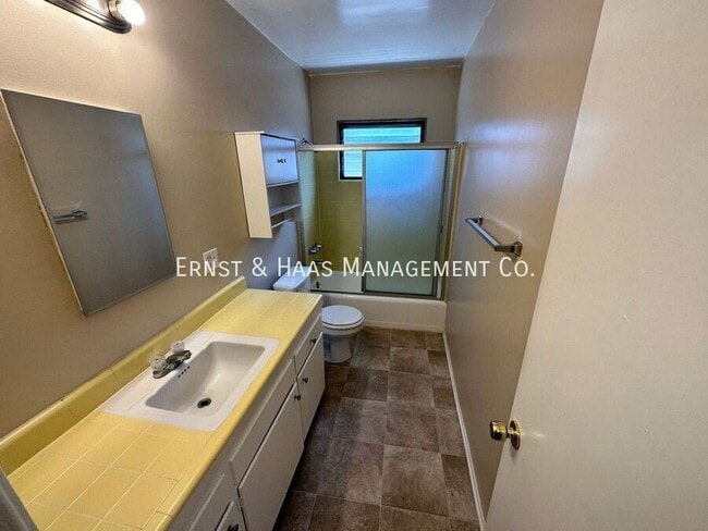 Photo - 1325 E 7th St Unit #06