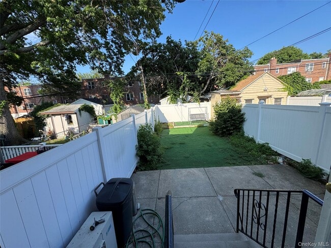 Photo - 58-41 205th St