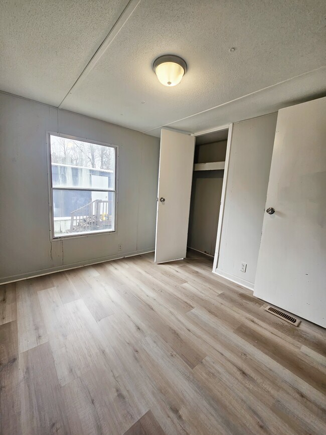 Photo - 412 McElhaney Rd