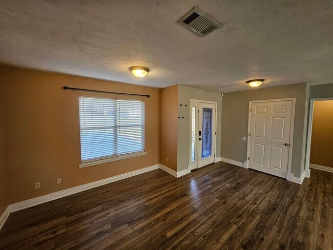 Photo - 2018 Hickory Dr