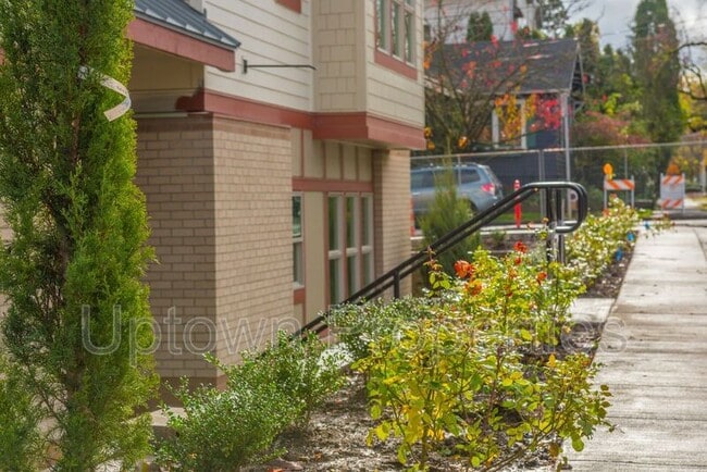 Photo - 5885 S Macadam Ave