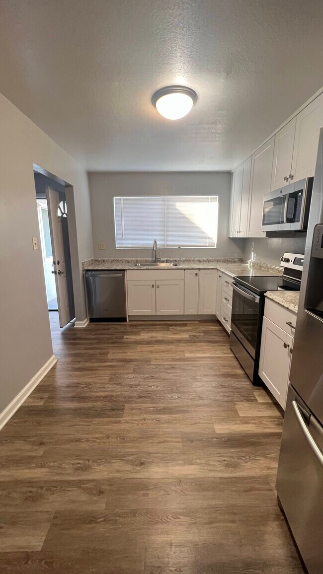 Photo - 2125 Banyan Way