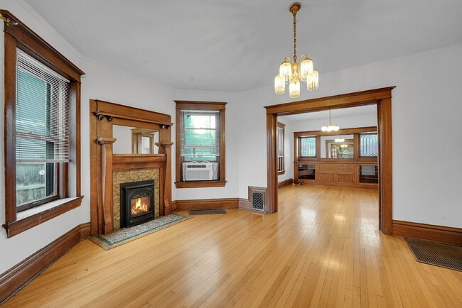 Photo - $1,995 - Charming 1 bed, 1 bath located in Denver with Bonus Flex Room! Unit #1