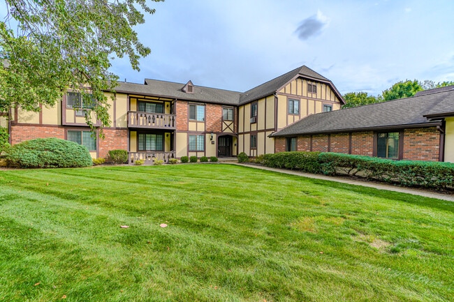 Building Photo - 19E Kensington Rd Unit E