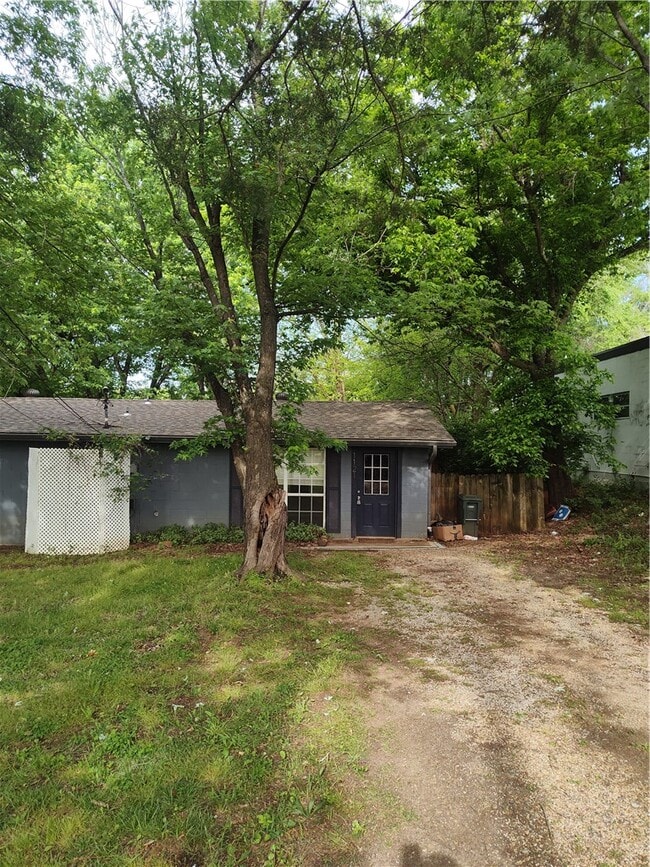 Building Photo - 1121 S W Ave