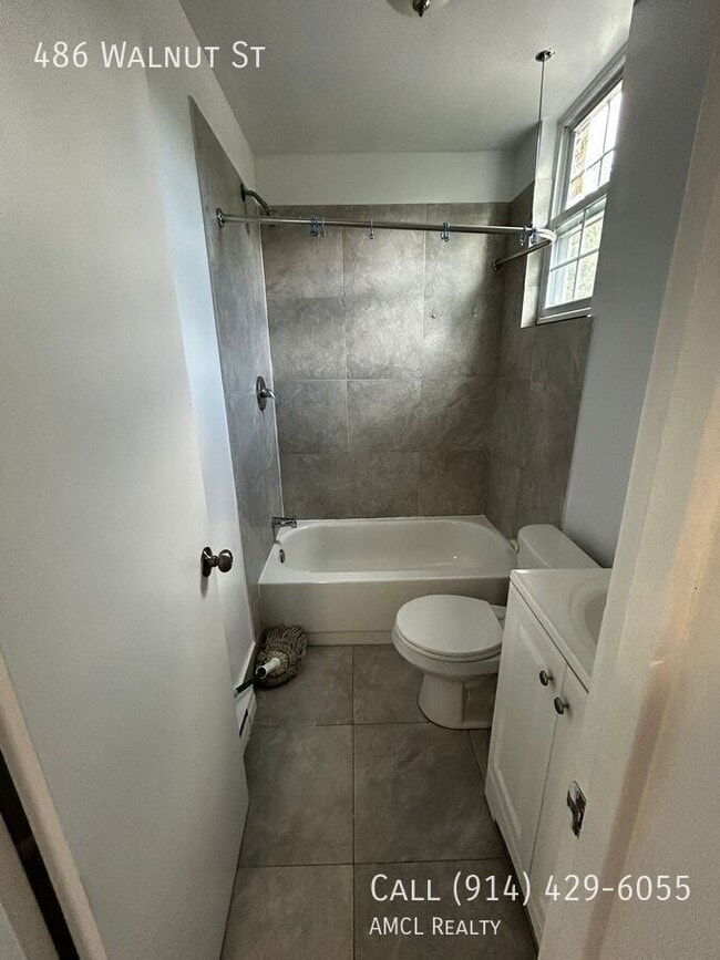 Photo - 486 Walnut St