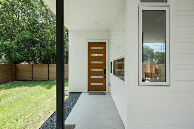 Photo - 5507 Manor Rd