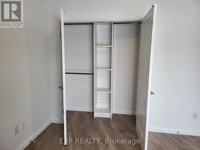 Photo - 144 Watson Rd N Unité 607