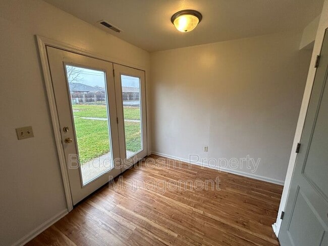 Photo - 660 Randler Ave