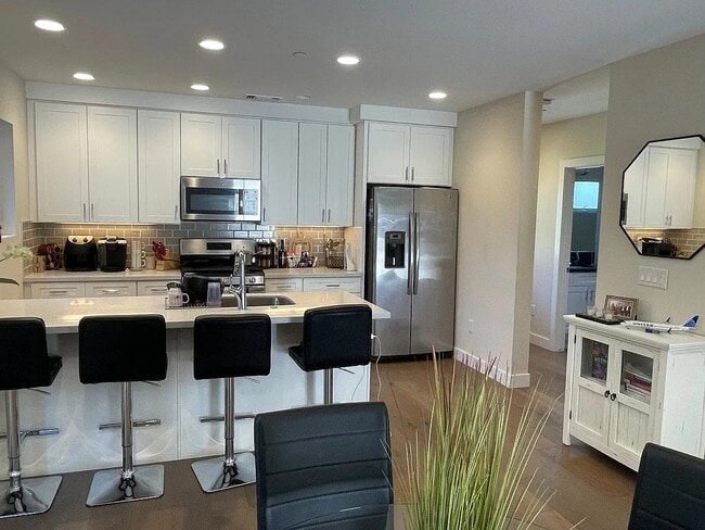 Photo - 3098 Rockview Pl