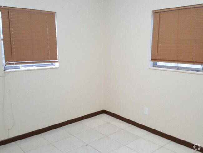 Building Photo - 1721 NW 27th Terrace Rental