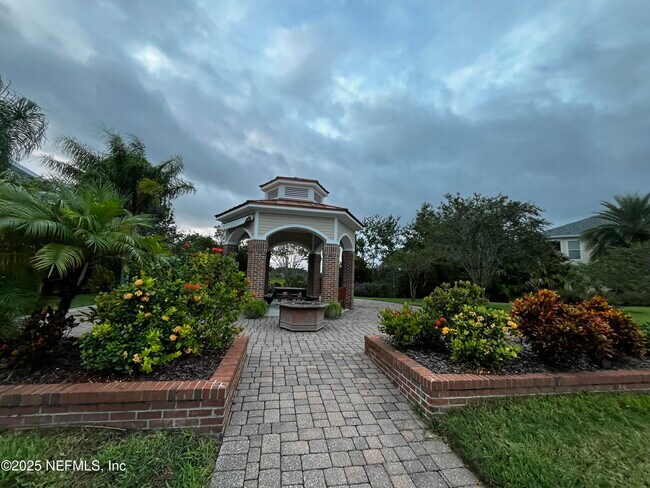 Photo - 169 Sunset Cir N