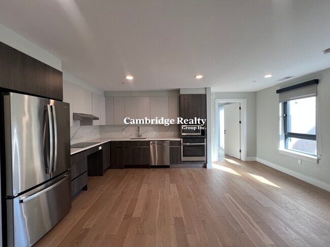 Building Photo - 8 Central St Unit TT