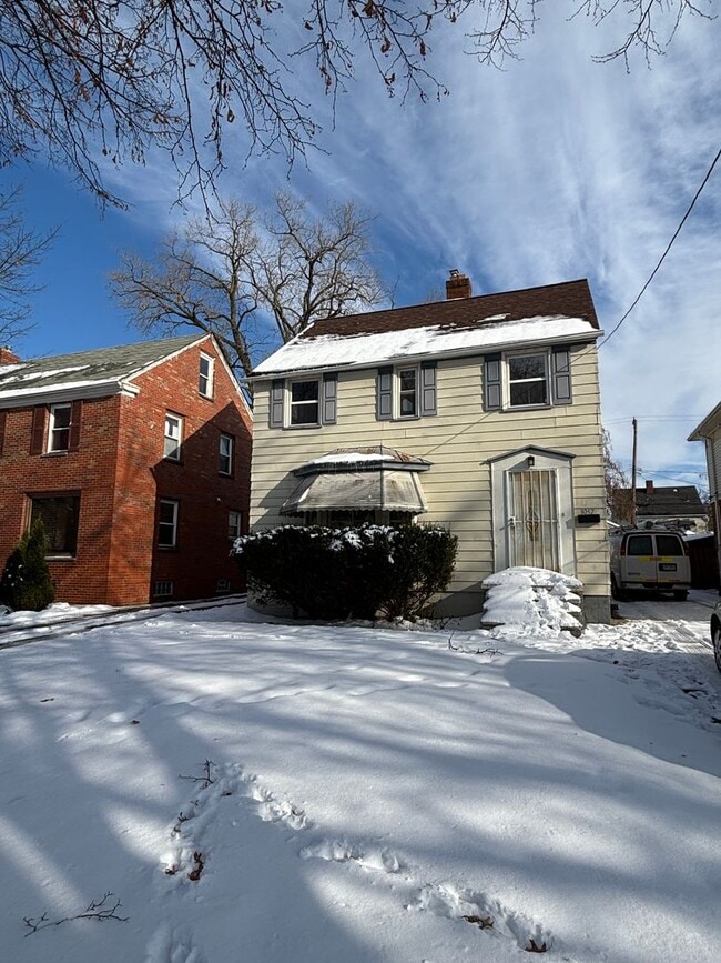 Building Photo - 3057 Livingston Rd