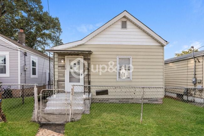 Building Photo - Fantastic 2bd/1ba home! Coming soon!