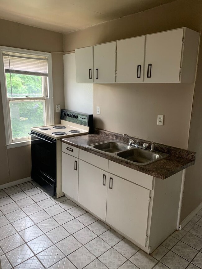 Photo - 1316 W Highland Ave Unit 1316 A