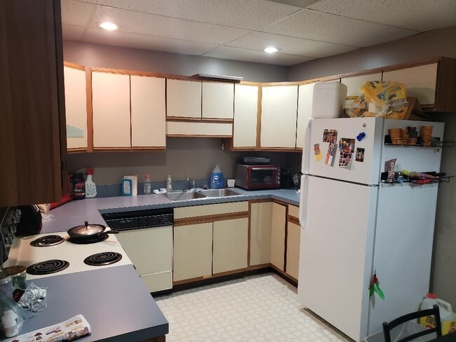 Kitchen - 421 Market St Unit Apt #3