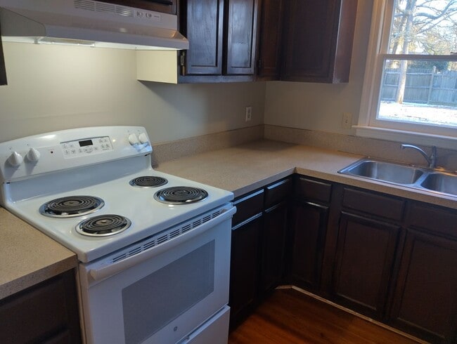 Photo - Newly Renovated 2bd/1ba apartment Unit 7524 Backcorner Dr ( 62)