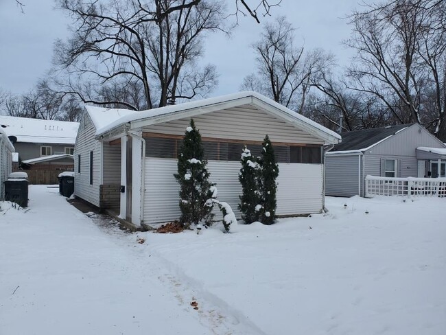 Photo - 806 Roosevelt St