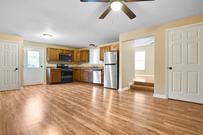 Photo - Pet Friendly Three Bedroom!