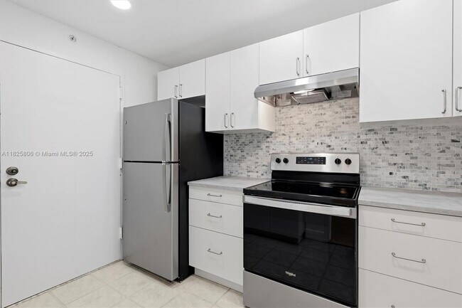 Photo - 625 Biltmore Way Unidad 306 Rental