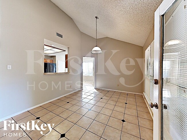 Photo - 4949 Oak Hollow Dr