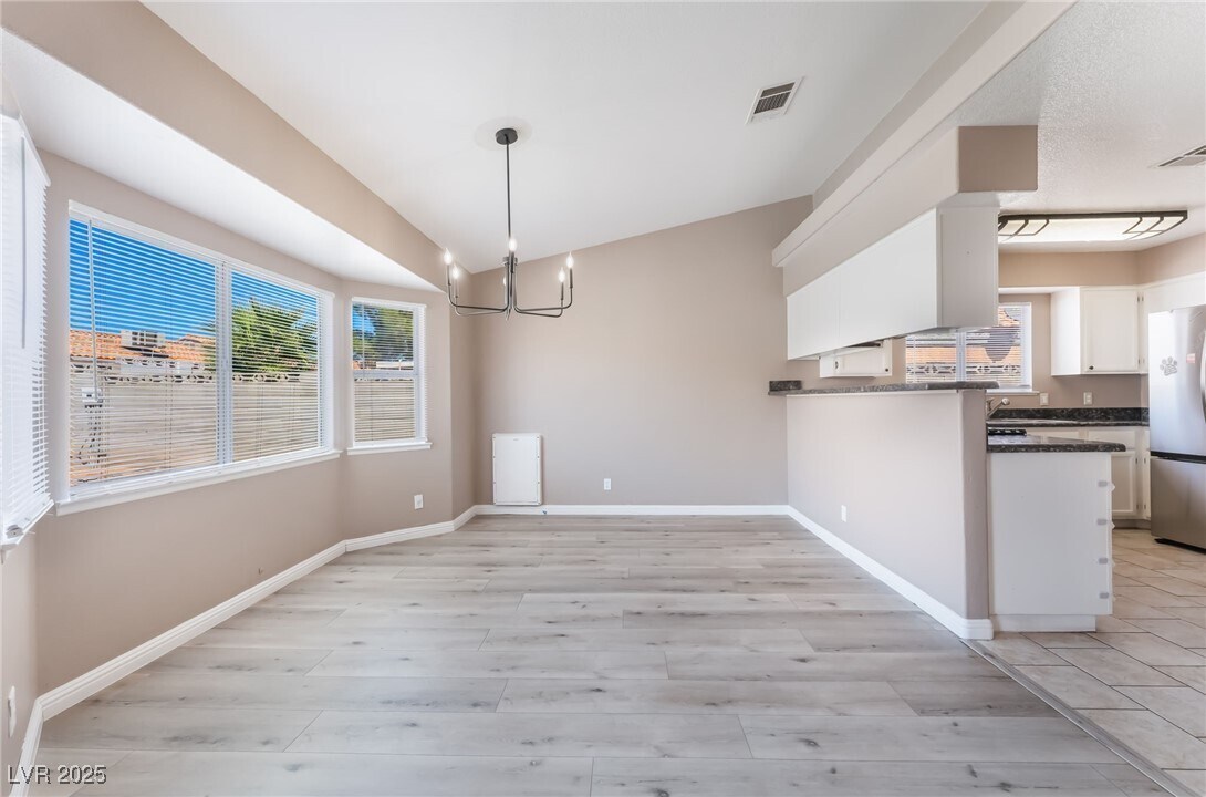 Photo - 5033 Drummond Rd