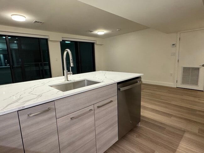 Photo - 1065 Commonwealth Ave Unidad 4-47