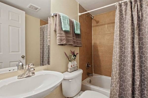 Building Photo - 3300 Garden Oaks Dr Rental