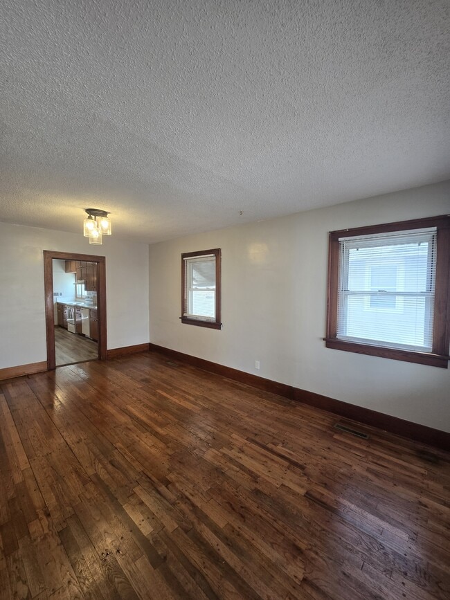 Photo - 526 Martinson N