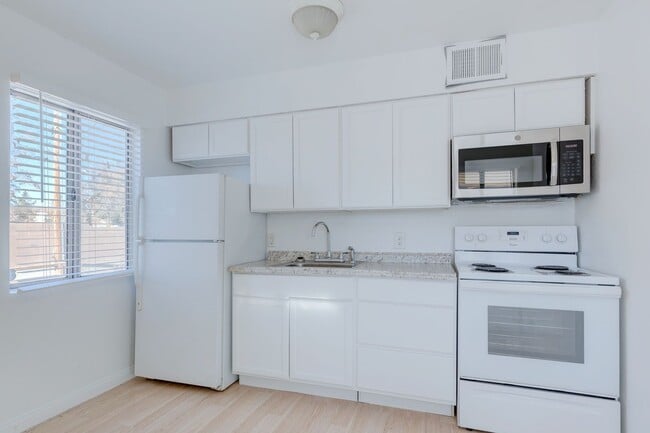 Photo - *** Private Home on Huge Lot - Modern and ...