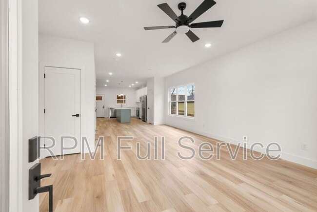 Photo - 1715B Heiman Street