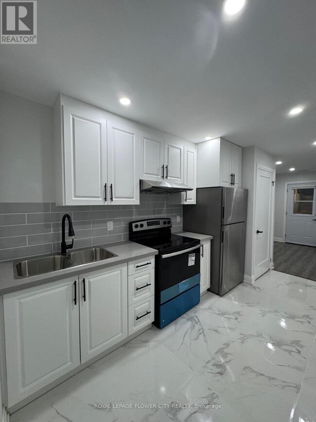 Photo - 414 Perth Ave