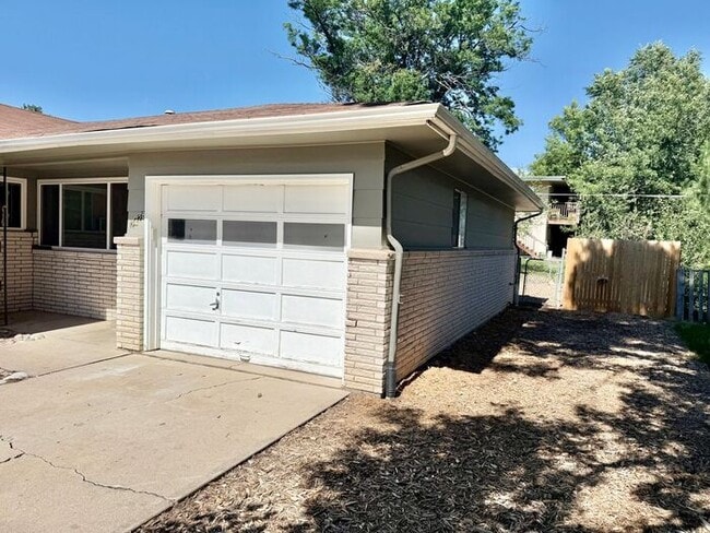 Building Photo - Updated 2bd/1ba Duplex in West Fort Collin...