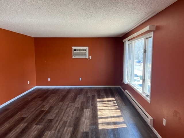 Living Rm - 3650 W 8th St Unit 4