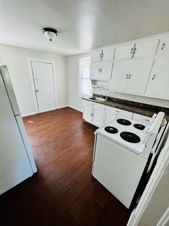 Building Photo - 1440 Smith St