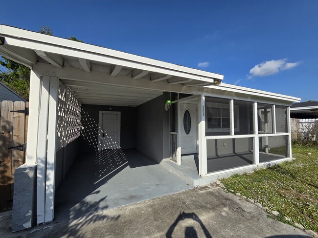 Photo - 341 NW 55th St