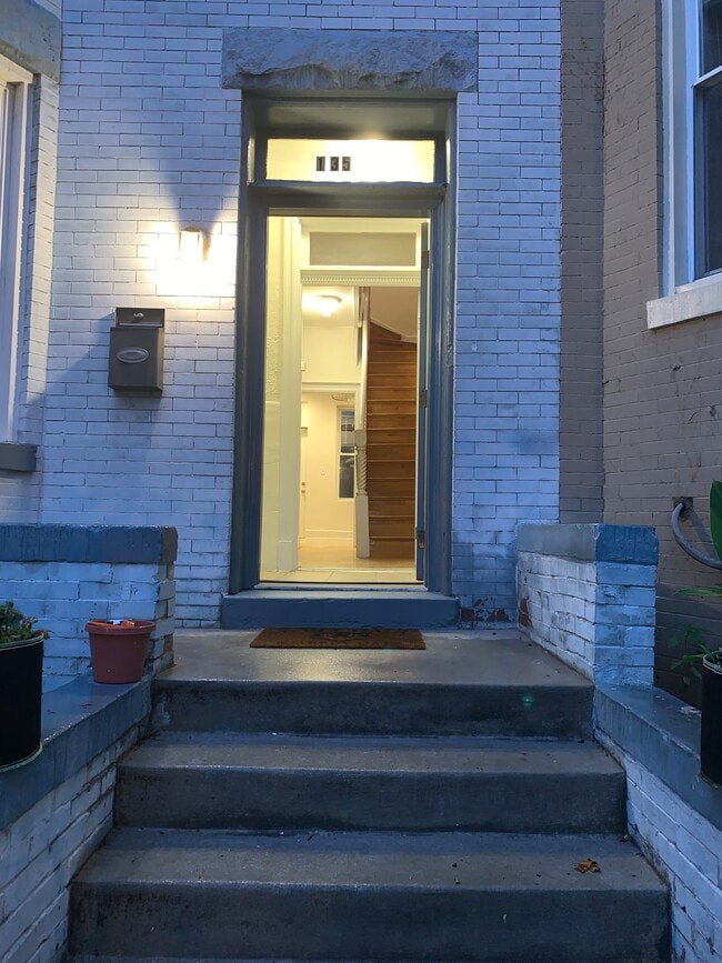 Photo - 135 Adams St NW