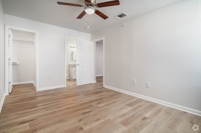 Building Photo - Swaying Oaks Rental