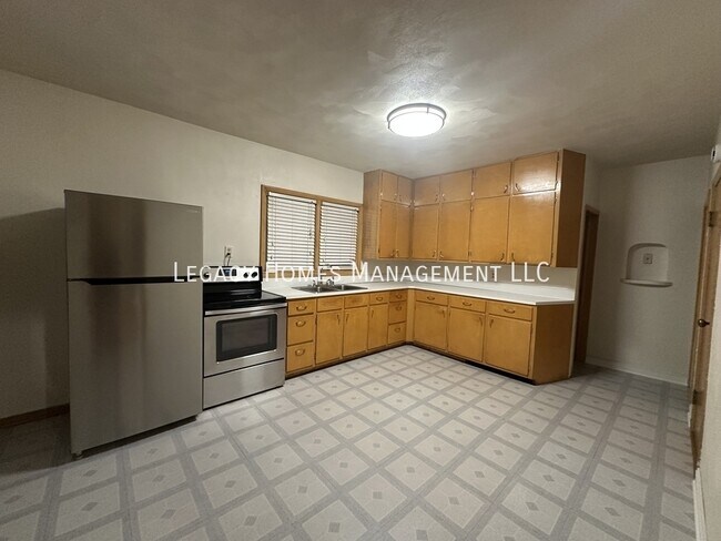 Photo - 912 E Lincoln Ave