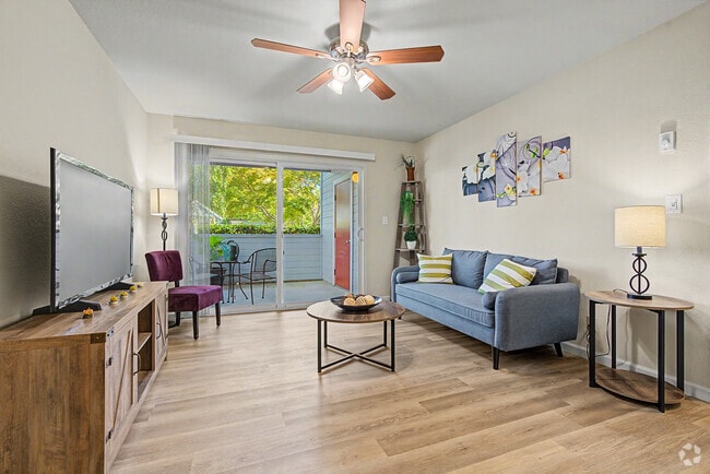 1BR,1BA - 722SF - Living Room