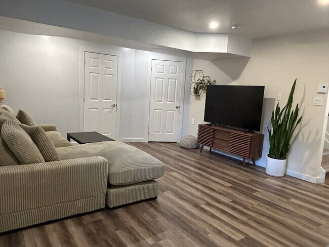 Photo - 74 Rue Idola-Saint-Jean Unit SI ID1586422P