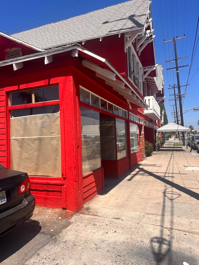 Building Photo - 1911 W 48th St Rental