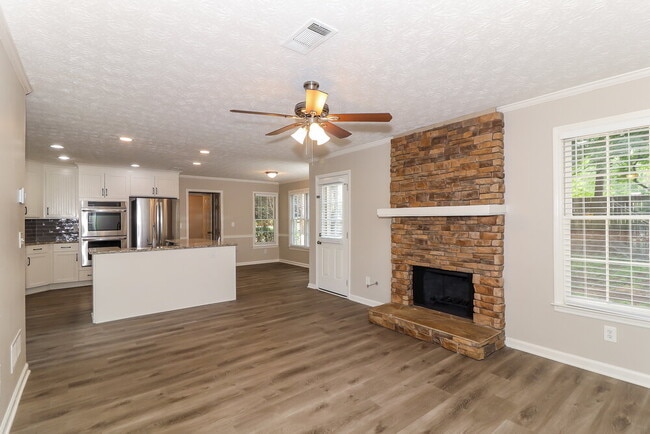 Photo - 4832 Helga Way NE