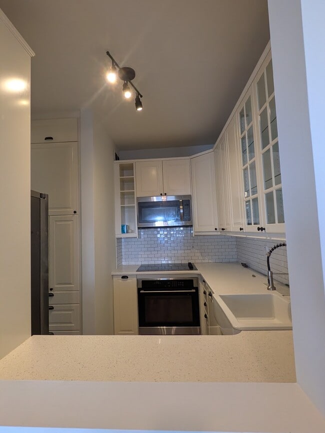 kitchen - 2187 Spring Walk Ct