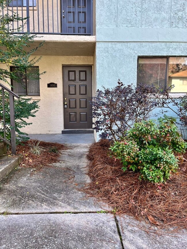 Building Photo - 2 bedroom, 2 bath Condo on 1st floor locat...