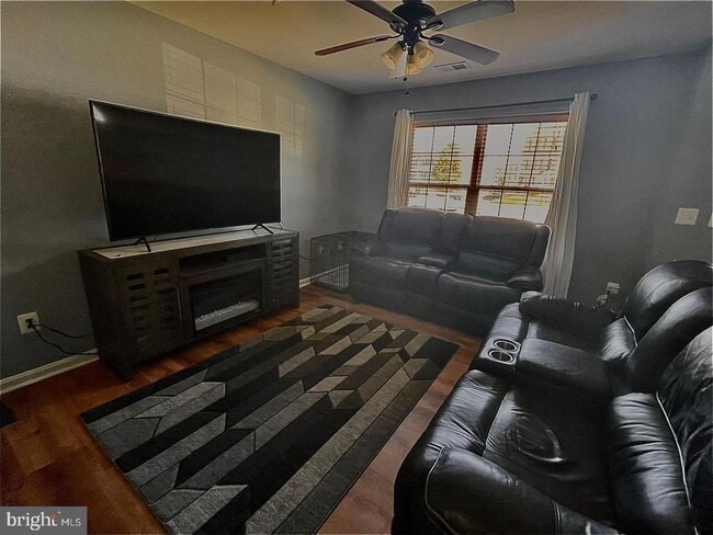Photo - 1901 Lennox Dr